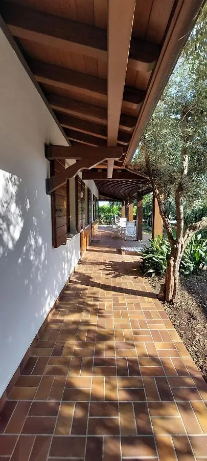Elisa Holidays Puegnago del Garda Guest house
